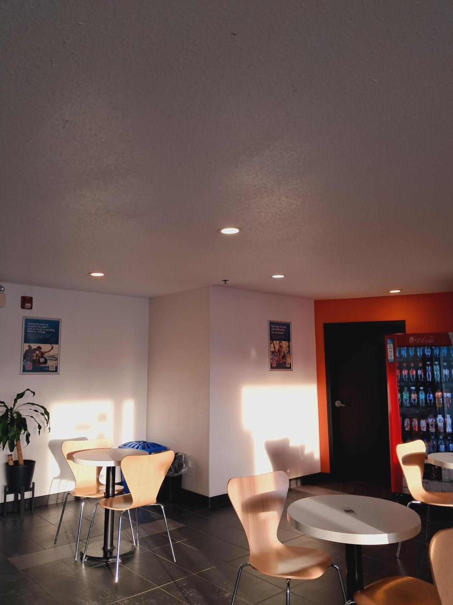 Motel 6-Regina, Sk Luaran gambar